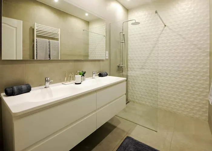 Danubio **** 3 Bedrooms - Next To The River Apartament *