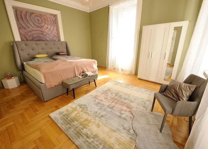 Lejlighed Danubio **** 3 Bedrooms - Next To The River *